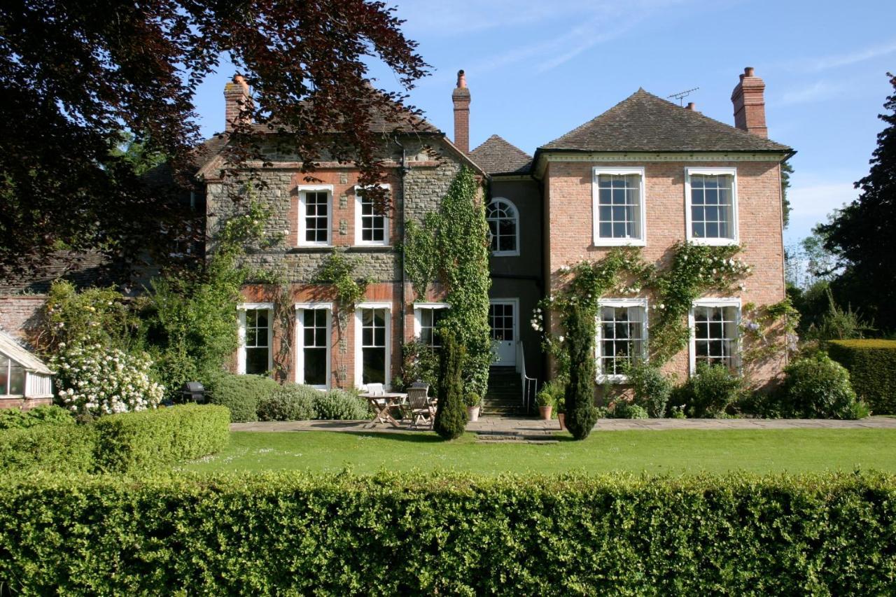 The Old Vicarage Bed and Breakfast Kington  Buitenkant foto