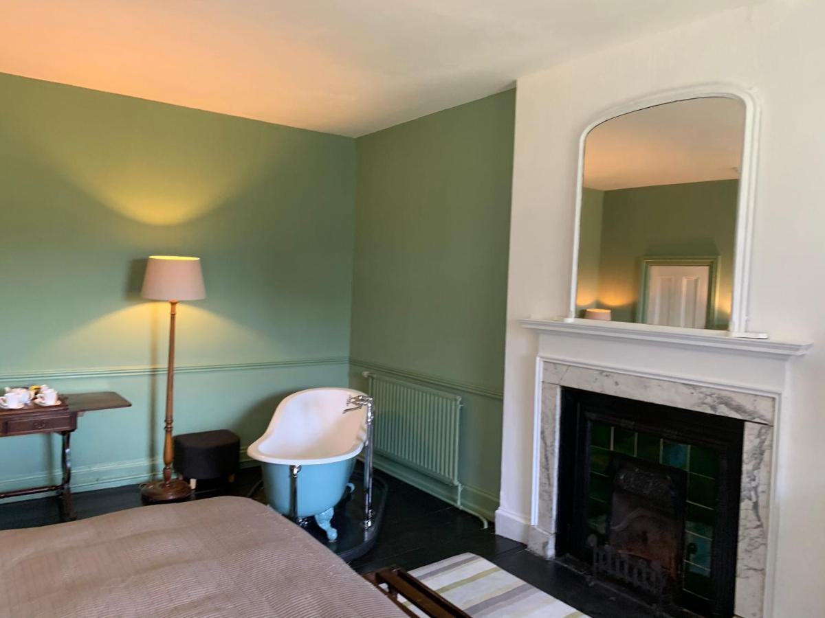 The Old Vicarage Bed and Breakfast Kington  Buitenkant foto