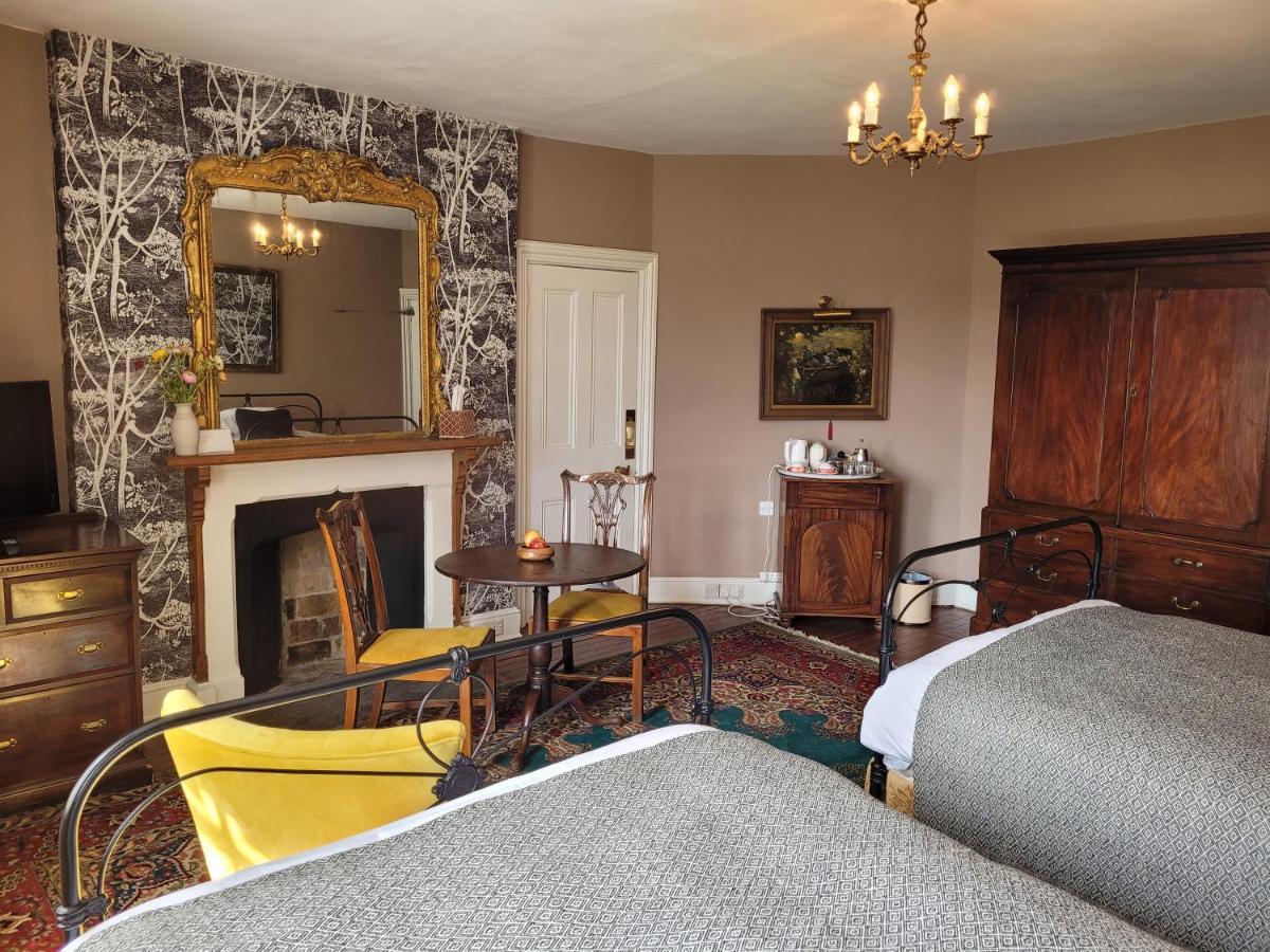 The Old Vicarage Bed and Breakfast Kington  Buitenkant foto