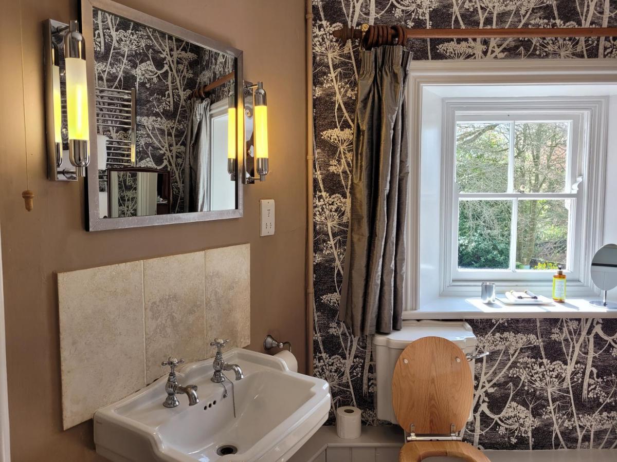 The Old Vicarage Bed and Breakfast Kington  Buitenkant foto