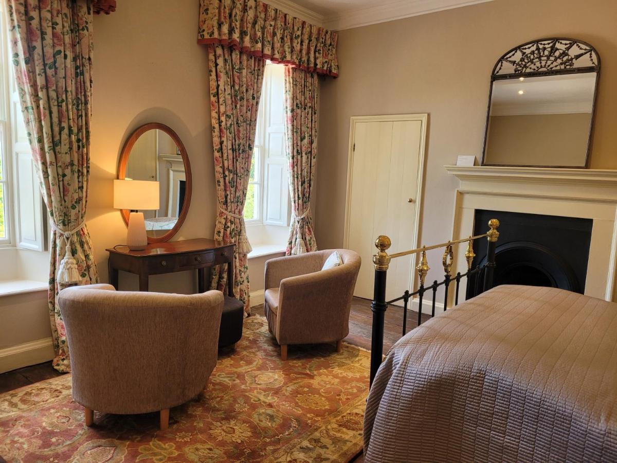 The Old Vicarage Bed and Breakfast Kington  Buitenkant foto