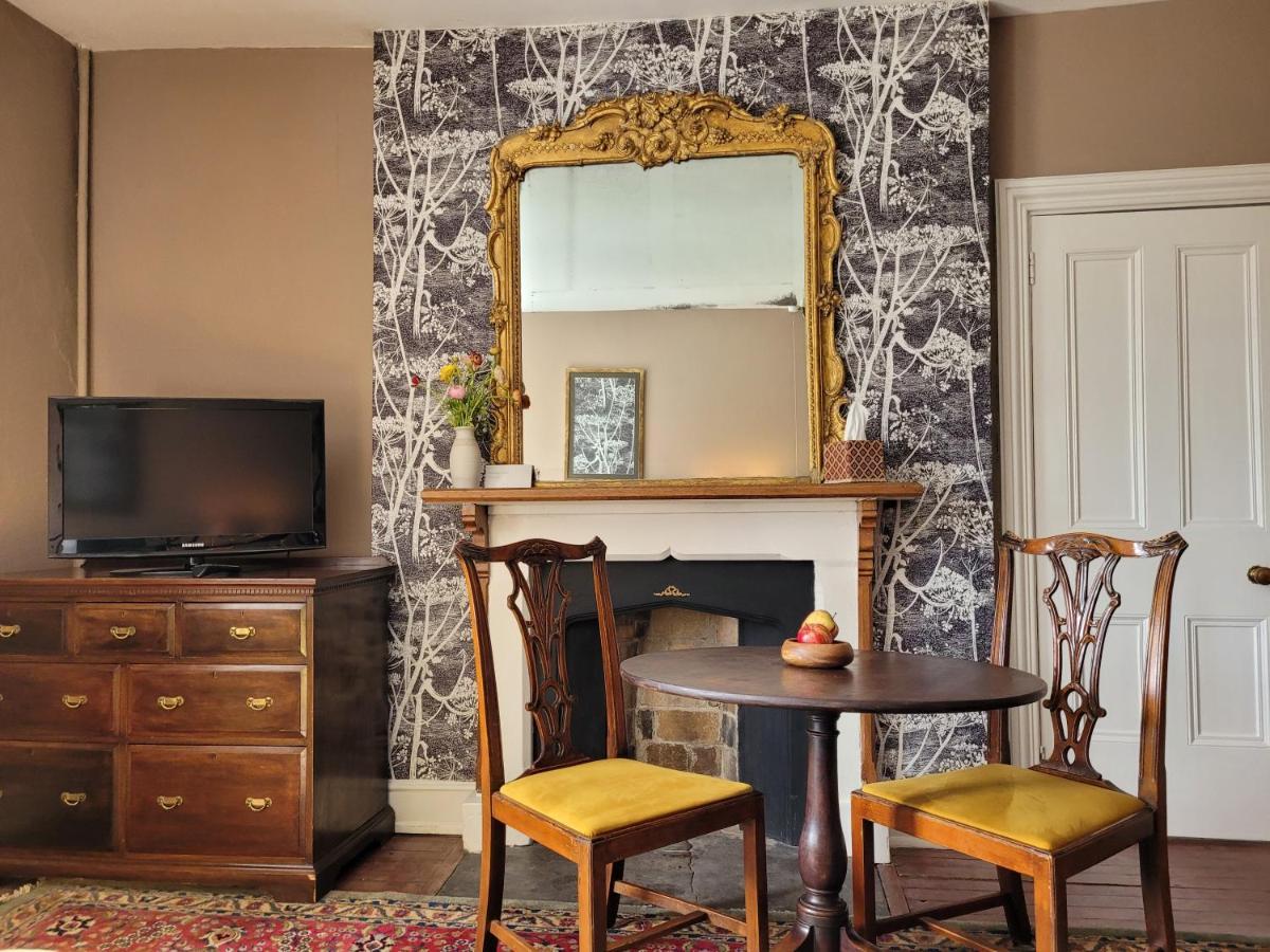 The Old Vicarage Bed and Breakfast Kington  Buitenkant foto