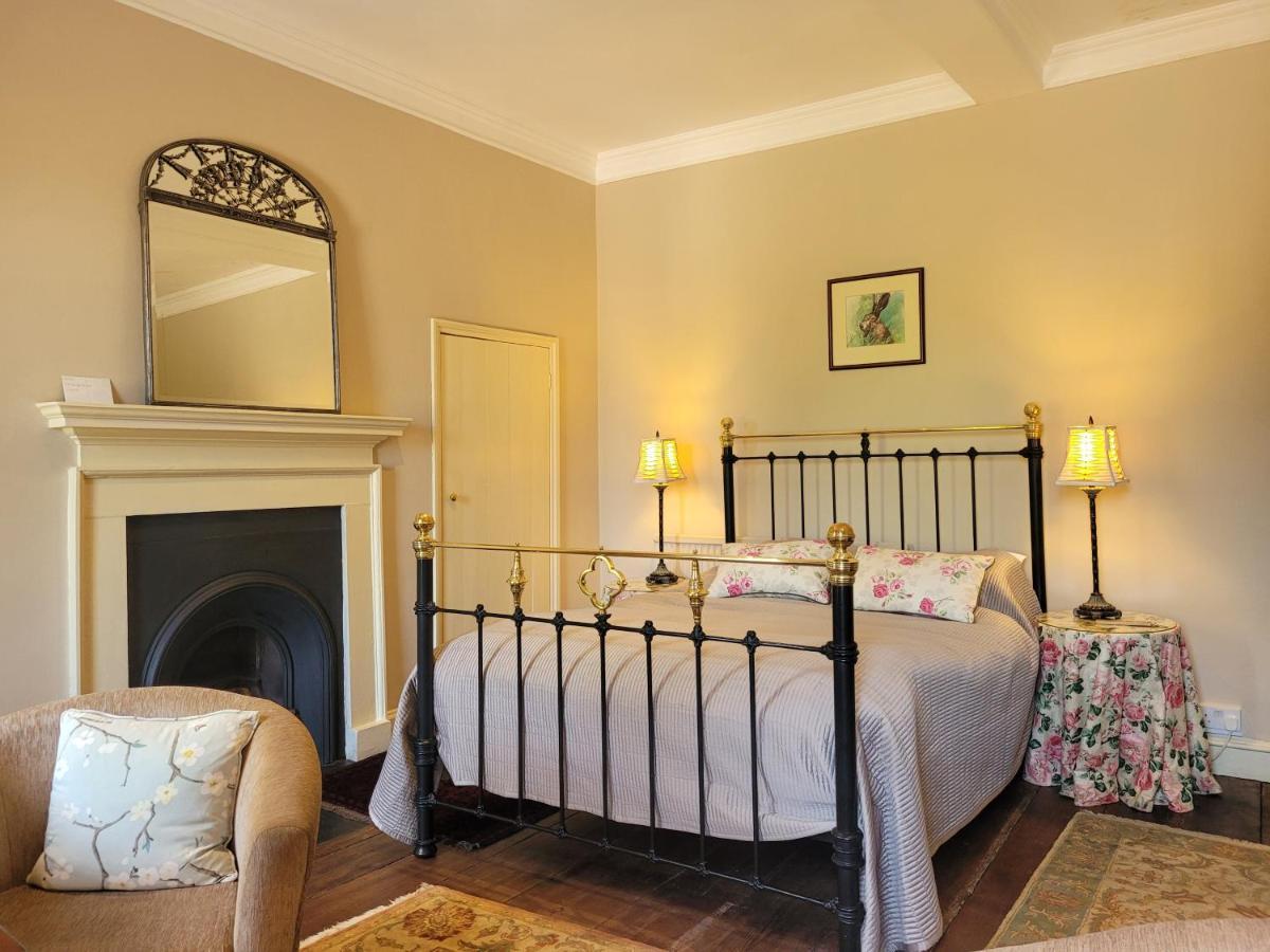 The Old Vicarage Bed and Breakfast Kington  Buitenkant foto