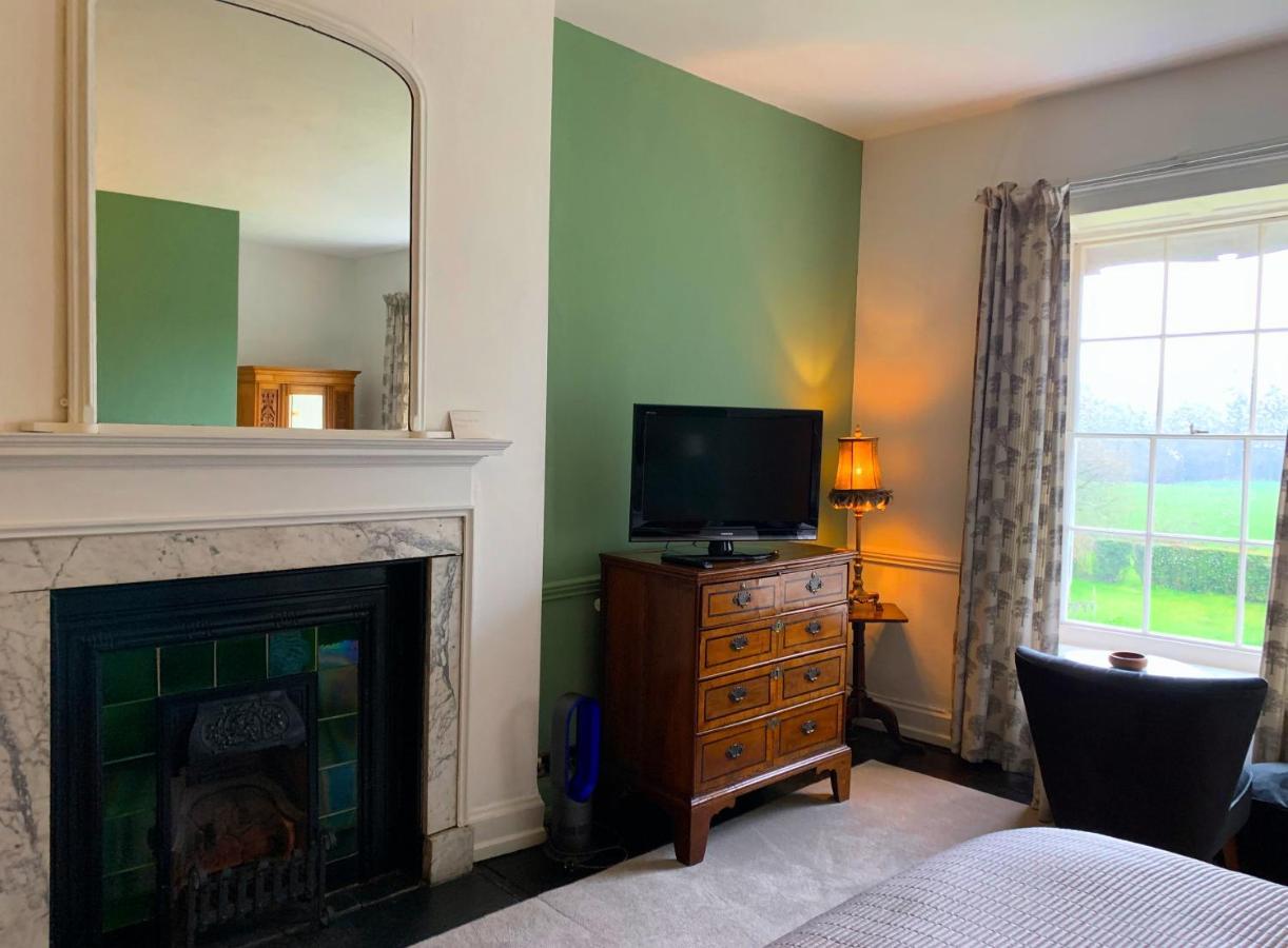The Old Vicarage Bed and Breakfast Kington  Buitenkant foto